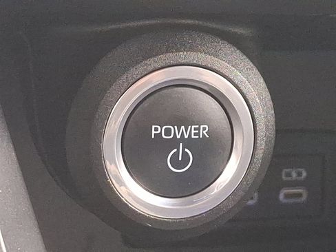 Used 2023 Toyota Venza LE image 23