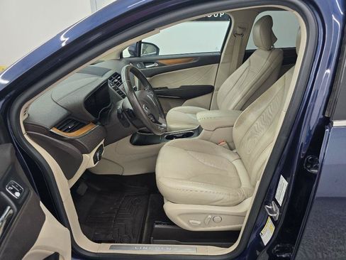 Used 2017 Lincoln MKC Select w/ Select Plus Package FWD image 12