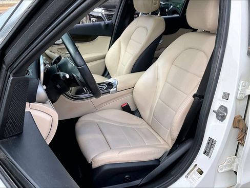 Used 2020 Mercedes-Benz C 300 4MATIC Sedan image 6