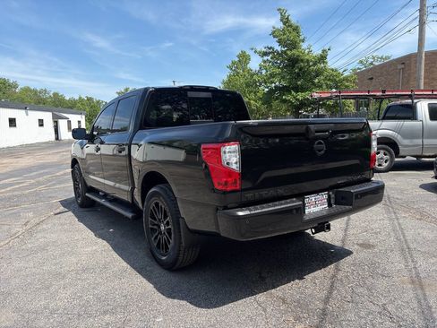 Used 2018 Nissan Titan SV w/ SV Convenience Package AWD/4WD image 3