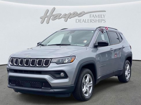 Used 2023 Jeep Compass Latitude AWD/4WD image 10