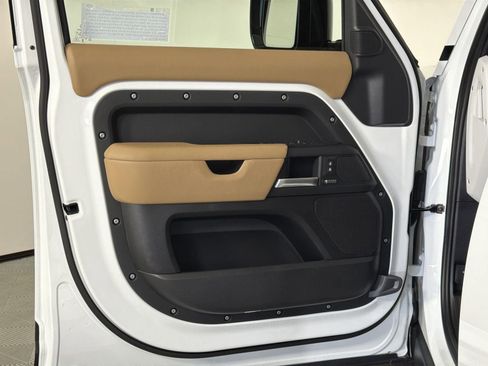 New 2026 Land Rover Defender 110 X-Dynamic SE image 21