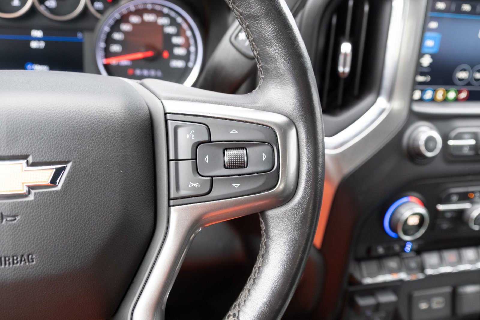 Used 2021 Chevrolet Silverado 1500 LTZ w/ Z71 Off-Road Package AWD/4WD image 8
