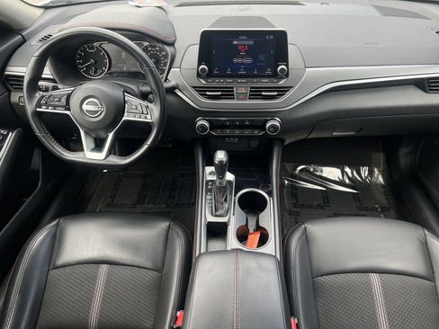 Used 2024 Nissan Altima 2.5 SR FWD image 2
