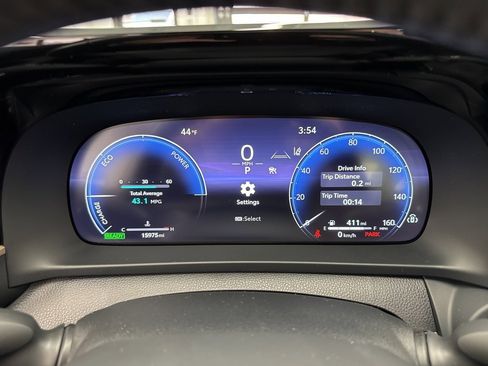 Used 2023 Toyota Crown XLE image 16