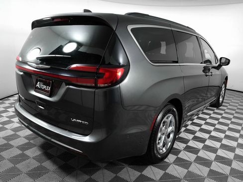 Used 2022 Chrysler Pacifica Limited image 5