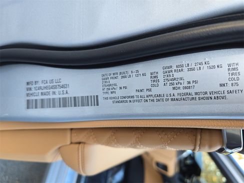 New 2025 Jeep Grand Cherokee Summit image 37