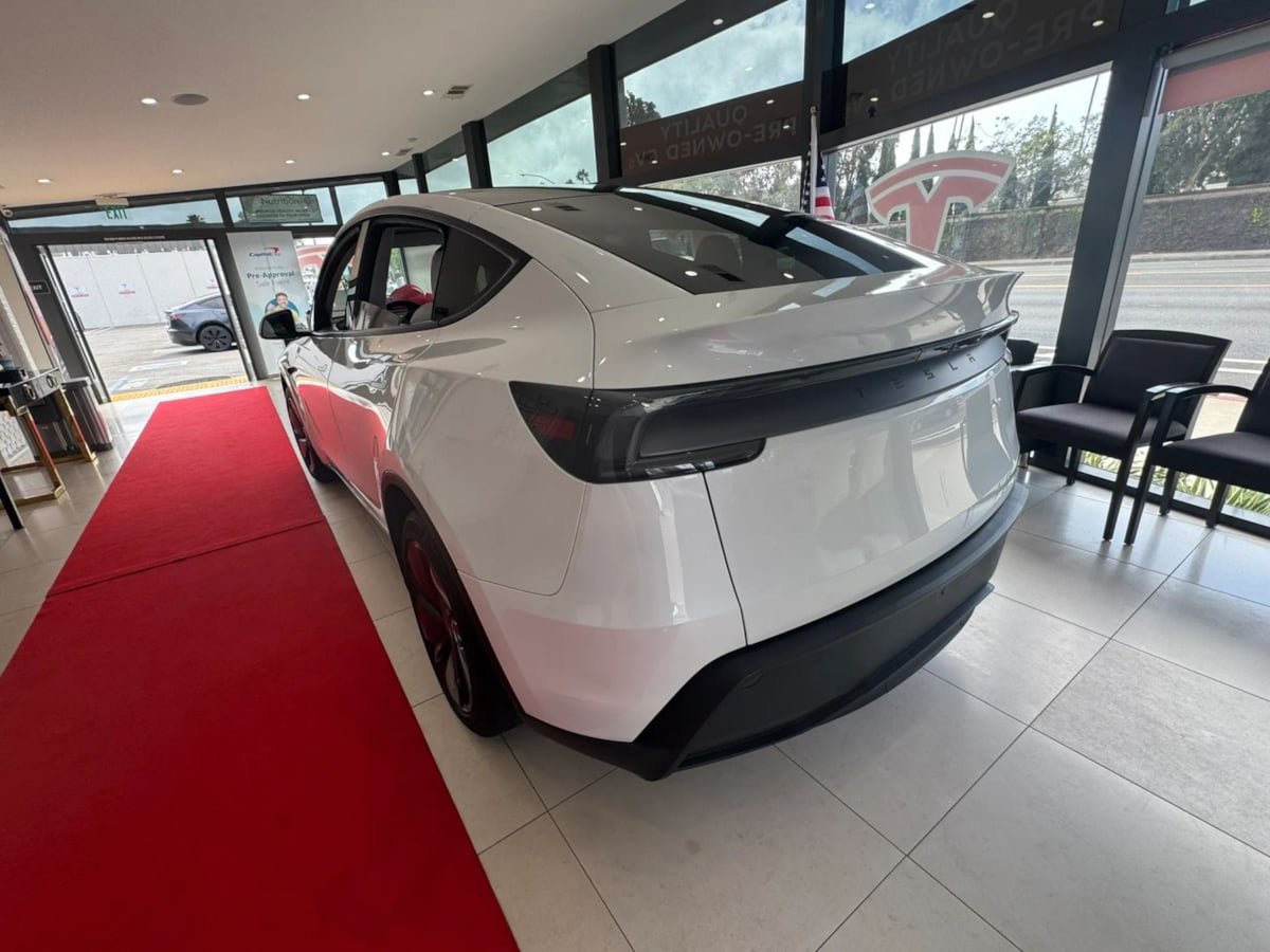 Used 2026 Tesla Model Y 2WD image 7