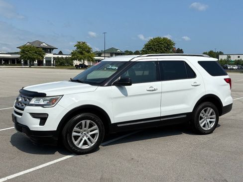 Used 2018 Ford Explorer XLT AWD/4WD image 2