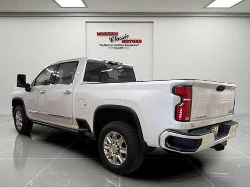 Used 2024 Chevrolet Silverado 3500 High Country w/ High Country Premium Package AWD/4WD image 3