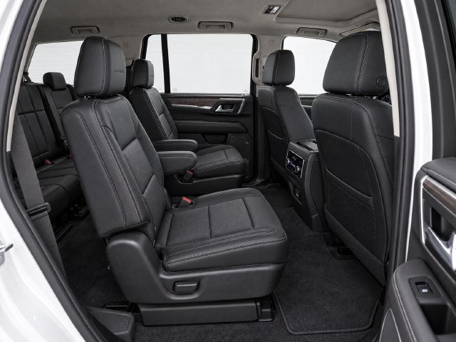 Used 2023 GMC Yukon Denali w/ Denali Reserve Package AWD/4WD image 10