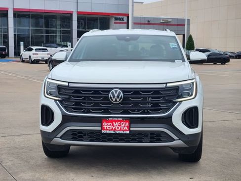 Used 2025 Volkswagen Atlas Cross Sport SE FWD image 2