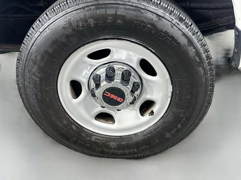 Used 2022 GMC Savana 2500 w/ Driver Convenience Package RWD image 26
