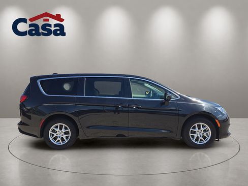 Used 2023 Chrysler Voyager LX FWD image 6