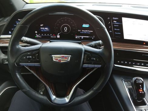 Used 2021 Cadillac Escalade ESV Luxury image 12