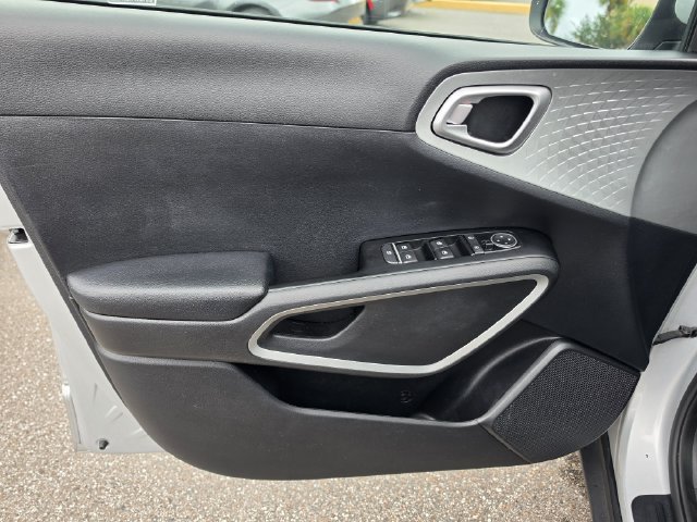 Used 2021 Kia Soul LX FWD image 15