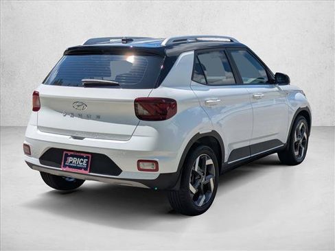 Certified 2025 Hyundai Venue Limited FWD image 2