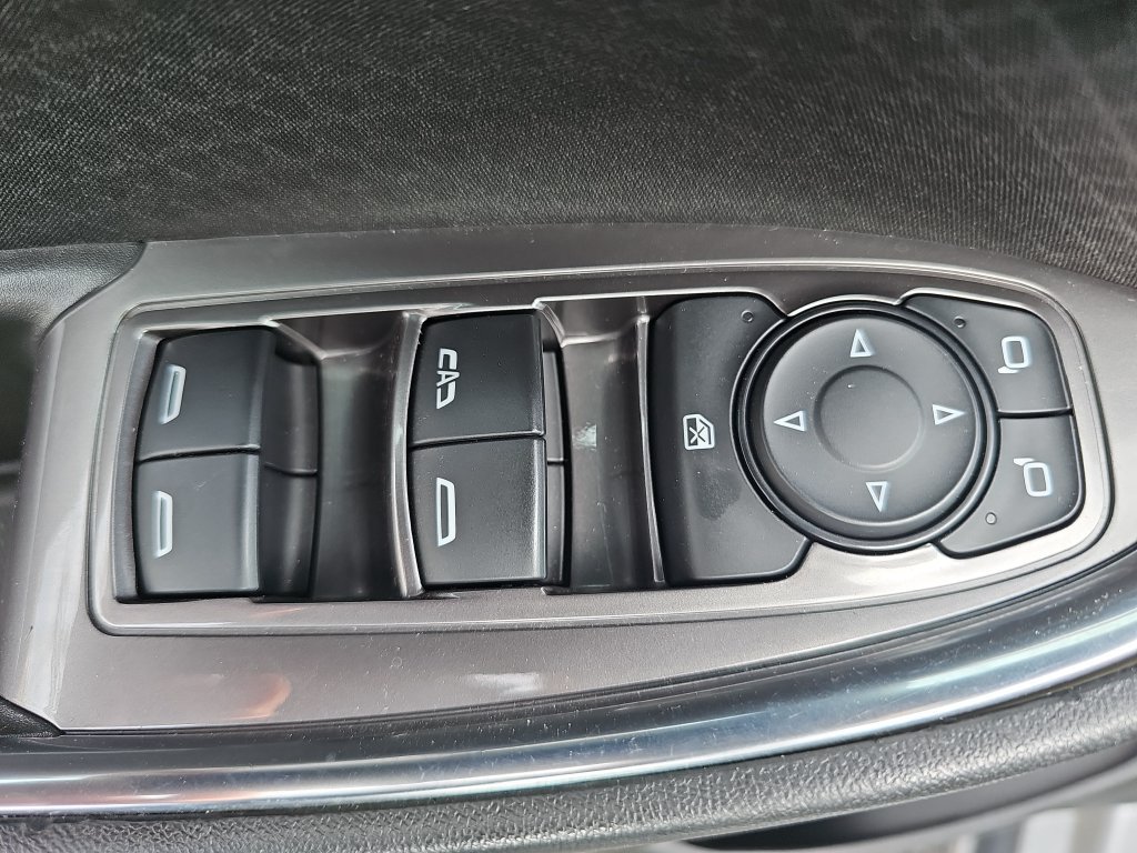 Used 2018 Chevrolet Malibu LT FWD image 25