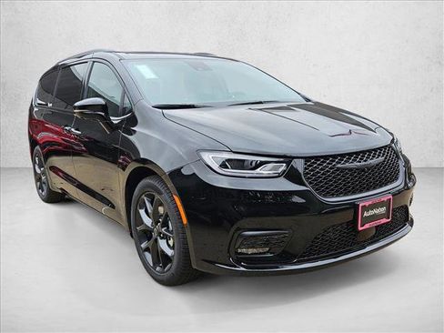 New 2026 Chrysler Pacifica Limited w/ S Appearance Package image 7