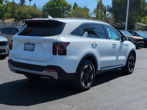 Certified 2025 Kia Sorento EX FWD image 3