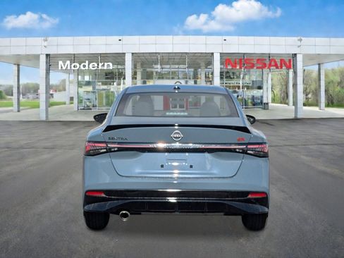 New 2027 Nissan Sentra SR w/ Floor Mat Package FWD image 4