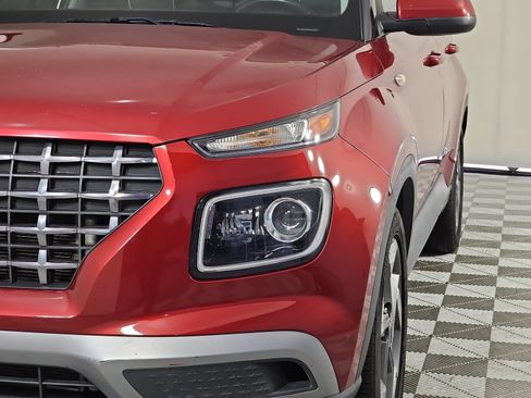 Used 2024 Hyundai Venue Limited FWD image 29