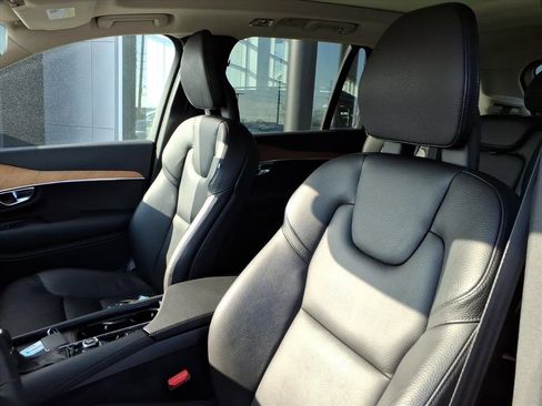 Used 2022 Volvo XC90 T6 Momentum w/ Advanced Package image 13