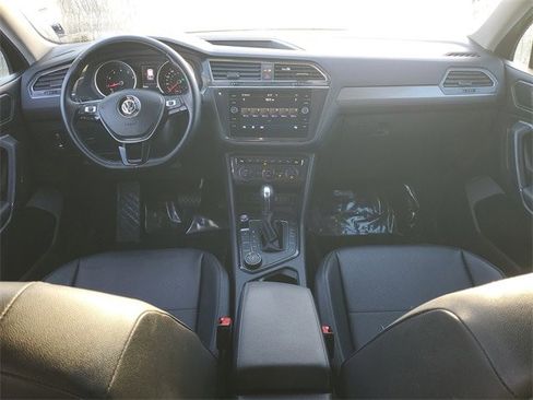 Used 2019 Volkswagen Tiguan SE w/ Panoramic Sunroof Package image 13