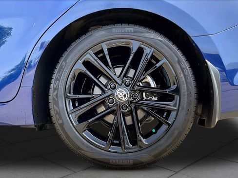 Used 2025 Toyota Camry SE FWD image 11