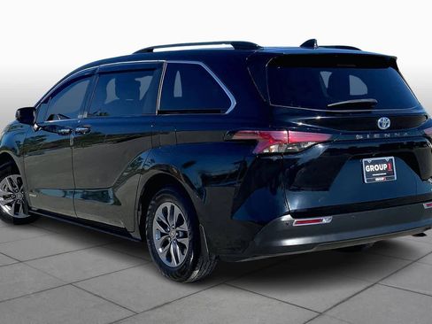 Used 2021 Toyota Sienna XLE image 11