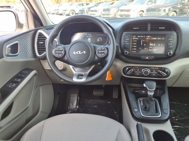 Certified 2025 Kia Soul LX w/ LX Technology Package FWD image 14