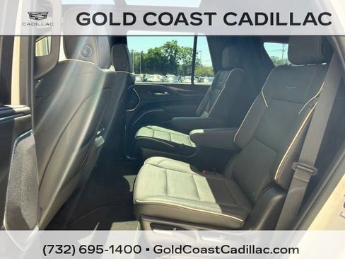 Used 2023 Cadillac Escalade Premium Luxury AWD/4WD image 18