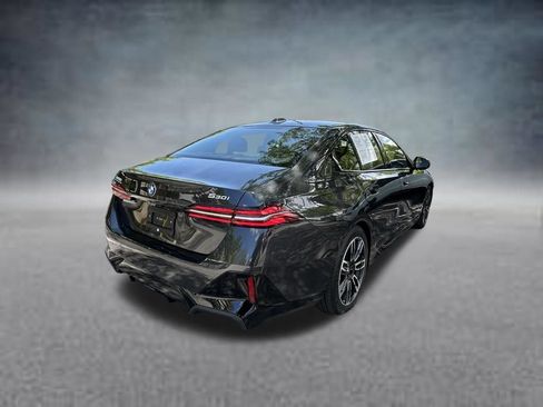 Used 2025 BMW 530i RWD image 7