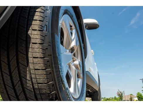 Used 2025 Toyota RAV4 XLE AWD/4WD image 10