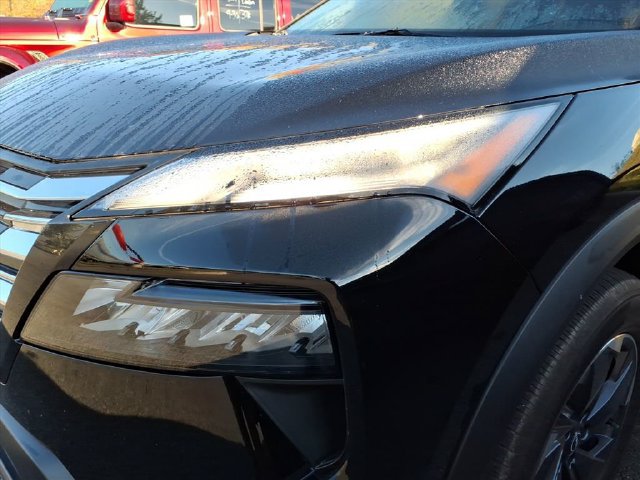 Used 2025 Nissan Rogue SV FWD image 3
