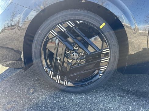 New 2026 Nissan Sentra SR w/ SR Premium Package FWD image 8