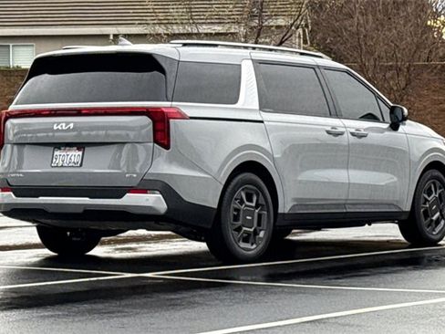 Certified 2025 Kia Carnival EX image 5