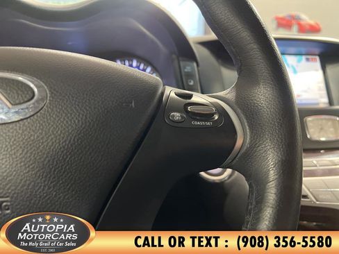 Used 2017 INFINITI Q70 3.7 image 31