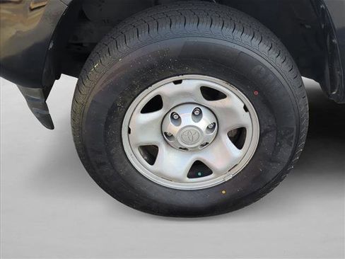 Used 2018 Toyota Tacoma SR image 25