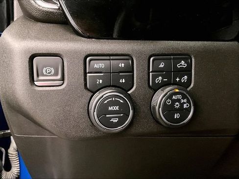Used 2023 Chevrolet Silverado 1500 LTZ w/ LTZ Convenience Package II AWD/4WD image 38