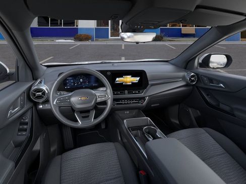New 2025 Chevrolet Equinox LT w/ Safety and Technology Package image 17