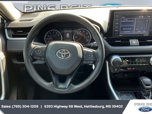 Used 2022 Toyota RAV4 LE image 5