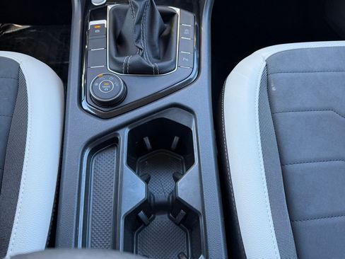 Used 2025 Volkswagen Taos SE image 41