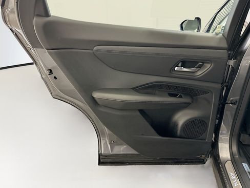 Used 2024 Nissan Ariya AWD image 27