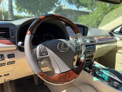 Used 2016 Lexus LS 460 w/ Comfort Package image 11