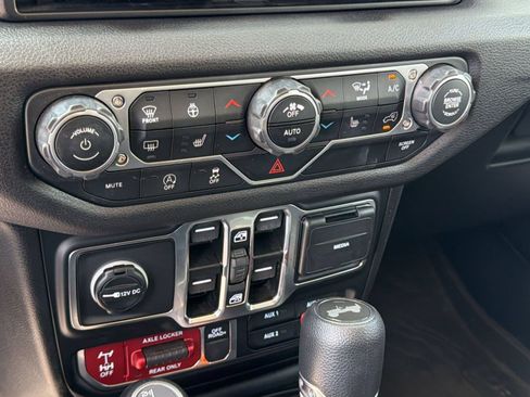 Used 2025 Jeep Wrangler Unlimited Sport AWD/4WD image 19