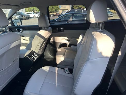 Used 2022 Kia Sorento S FWD image 14