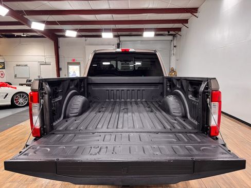 Used 2018 Ford F250 Lariat w/ Lariat Value Package image 8