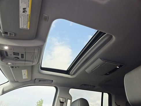 Used 2020 Chevrolet Suburban Premier w/ Premier 6.2L Value Package image 6