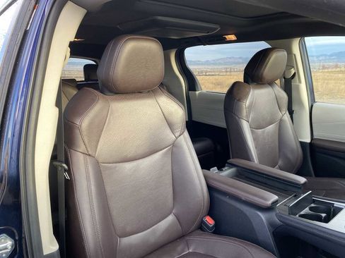 Used 2022 Toyota Sienna Platinum image 16